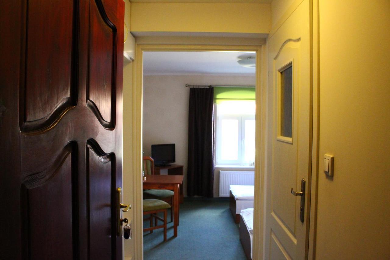 Karczma Rycerska Lebork Apartment ภายนอก รูปภาพ